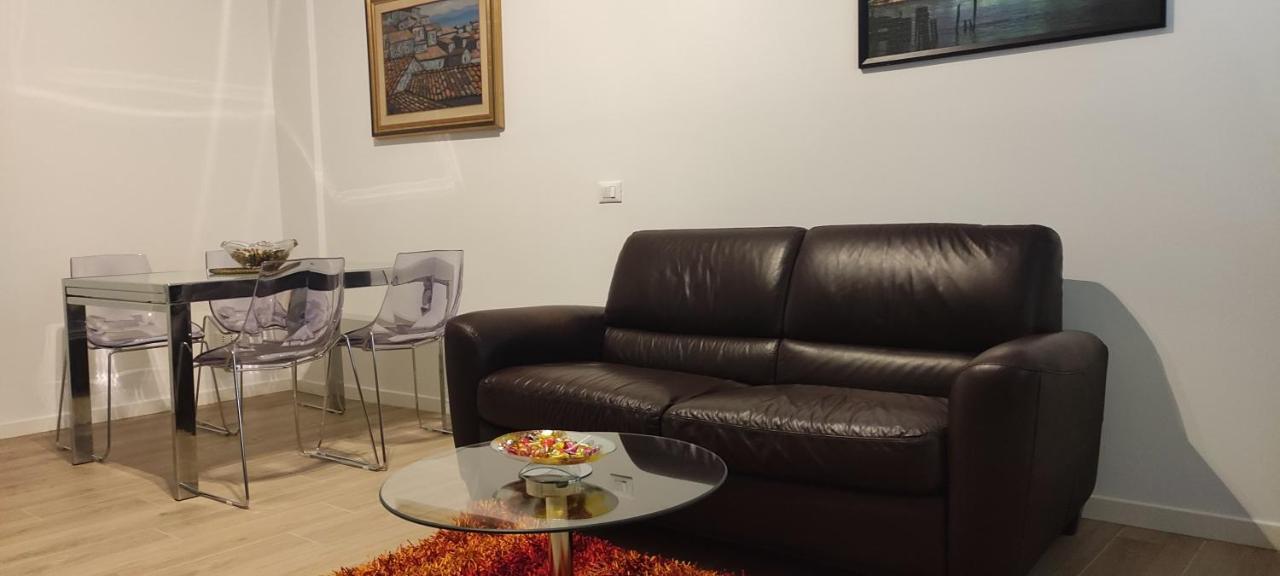 Interno Nove - Appartamento A Corsico Exterior foto