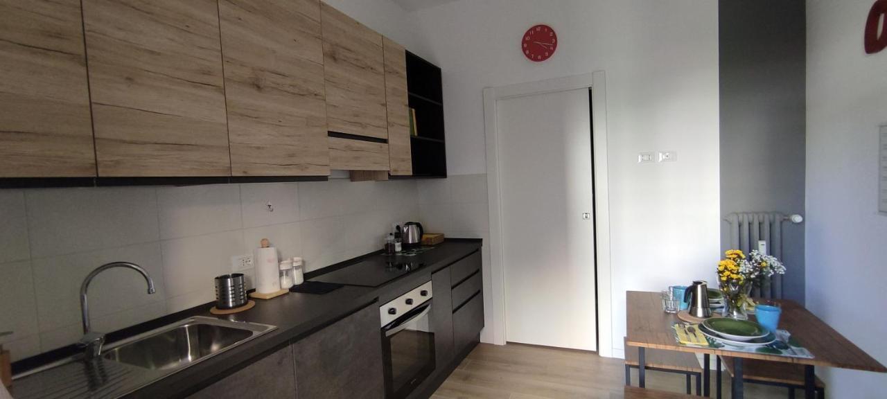 Interno Nove - Appartamento A Corsico Exterior foto