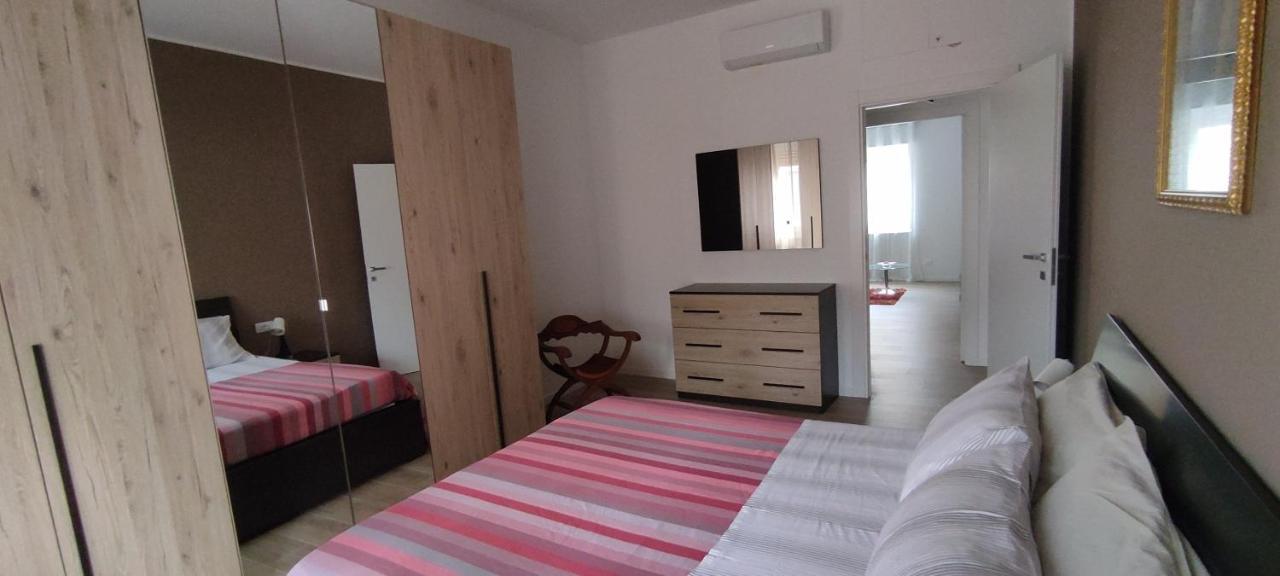 Interno Nove - Appartamento A Corsico Exterior foto